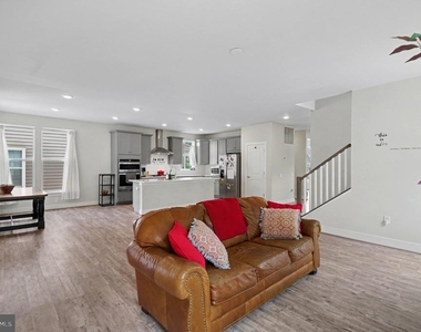 1794 River Heritage Boulevard - Photo Thumbnail 5