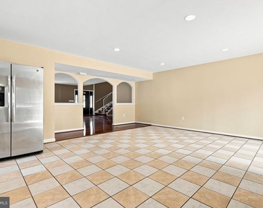 8916 Rugby Road - Photo Thumbnail 14