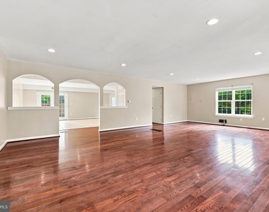 8916 Rugby Road - Photo Thumbnail 10