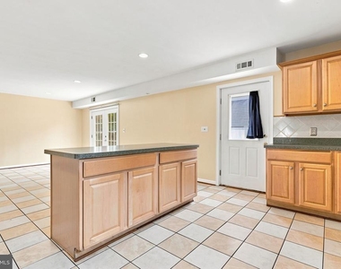 8916 Rugby Road - Photo Thumbnail 19