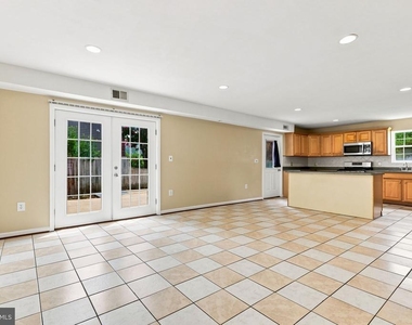 8916 Rugby Road - Photo Thumbnail 22