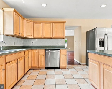 8916 Rugby Road - Photo Thumbnail 28