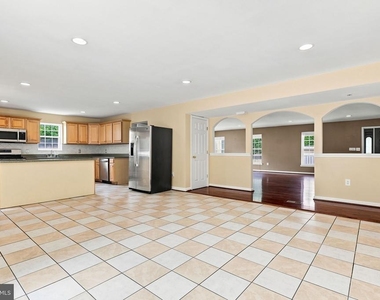 8916 Rugby Road - Photo Thumbnail 21