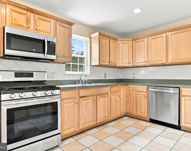 8916 Rugby Road - Photo Thumbnail 15
