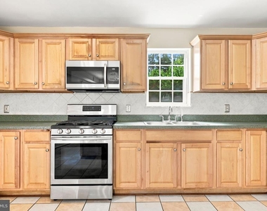 8916 Rugby Road - Photo Thumbnail 26