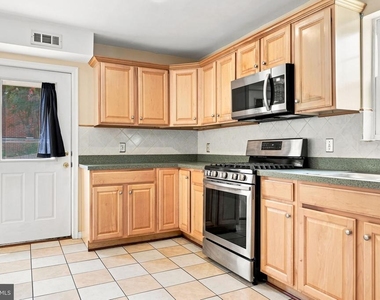 8916 Rugby Road - Photo Thumbnail 25