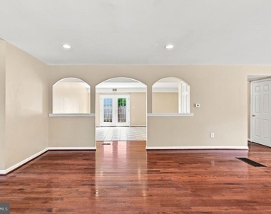 8916 Rugby Road - Photo Thumbnail 13