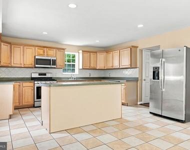 8916 Rugby Road - Photo Thumbnail 18