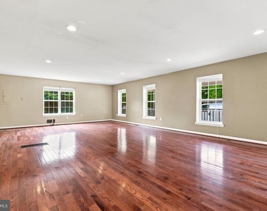 8916 Rugby Road - Photo Thumbnail 12