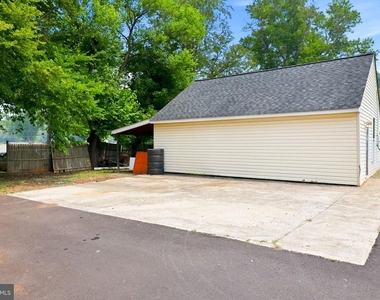 8916 Rugby Road - Photo Thumbnail 103