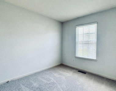 21779 Kings Crossing Terrace - Photo Thumbnail 35