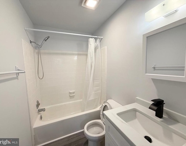 2400 Glengyle Drive - Photo Thumbnail 12