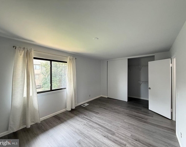 2400 Glengyle Drive - Photo Thumbnail 9