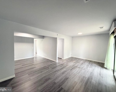 2400 Glengyle Drive - Photo Thumbnail 4