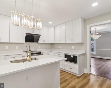 7518 Old Dominion Drive - Photo Thumbnail 11