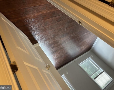 7064 Huntley Run Place - Photo Thumbnail 4