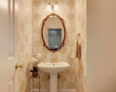 1804 Dawson Street - Photo Thumbnail 4