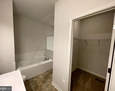 200 Norland Knoll Dr - Photo Thumbnail 5