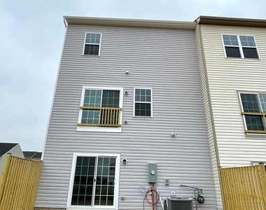 200 Norland Knoll Dr - Photo Thumbnail 2