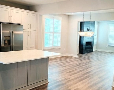 307 Charles Street - Photo Thumbnail 12