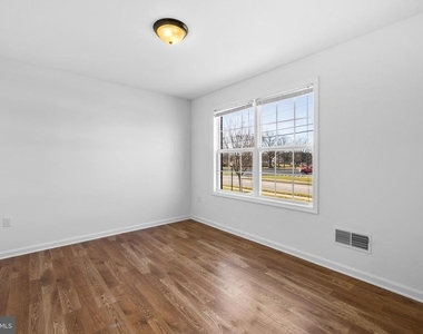 116 Breezewood Drive - Photo Thumbnail 5