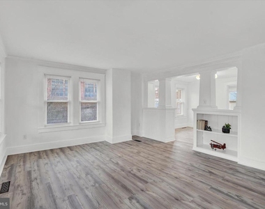 1029 W Locust Street - Photo Thumbnail 2