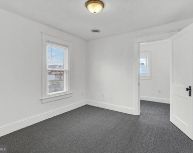 1029 W Locust Street - Photo Thumbnail 11
