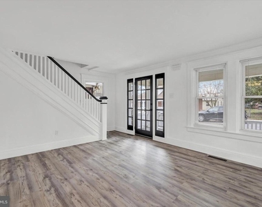 1029 W Locust Street - Photo Thumbnail 1