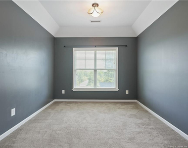 415 Highgrove Drive - Photo Thumbnail 16