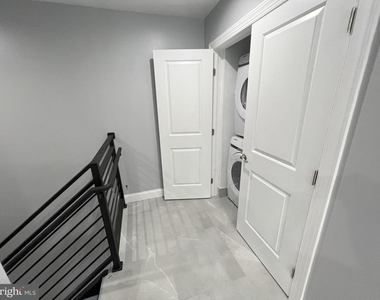 1611 Ridge Avenue - Photo Thumbnail 11