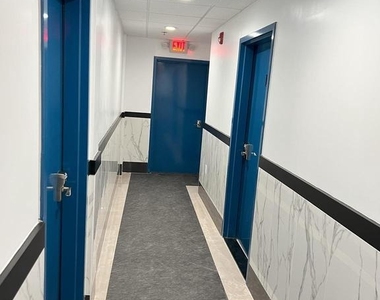 1611 Ridge Avenue - Photo Thumbnail 7