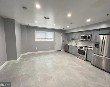 1611 Ridge Avenue - Photo Thumbnail 10