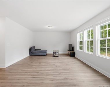 7811 Lucinda Lane - Photo Thumbnail 7