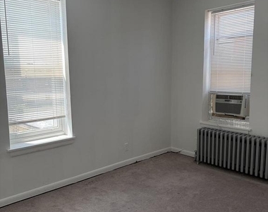445 Roxborough Avenue - Photo Thumbnail 5