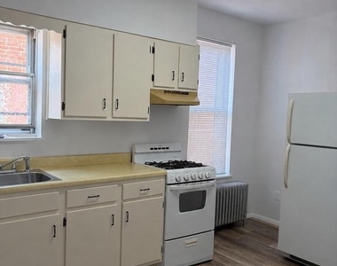 445 Roxborough Avenue - Photo Thumbnail 7