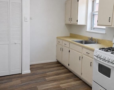 445 Roxborough Avenue - Photo Thumbnail 4