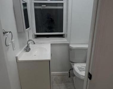 1902 Brunner Street - Photo Thumbnail 4