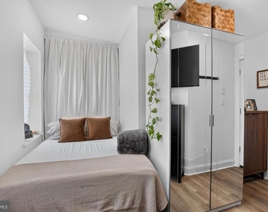 2046 E Huntingdon Street - Photo Thumbnail 2