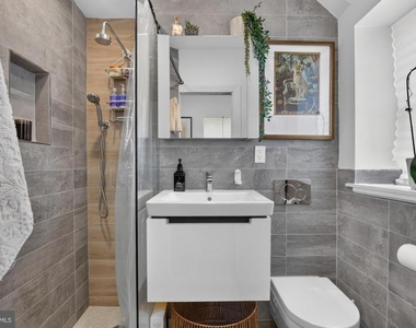 2046 E Huntingdon Street - Photo Thumbnail 8