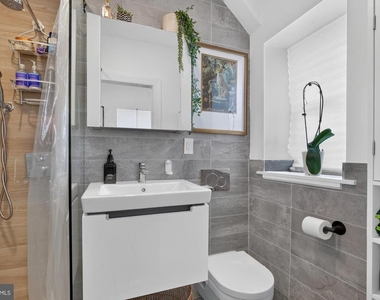2046 E Huntingdon Street - Photo Thumbnail 7