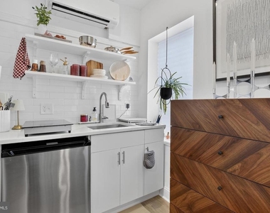 2046 E Huntingdon Street - Photo Thumbnail 5