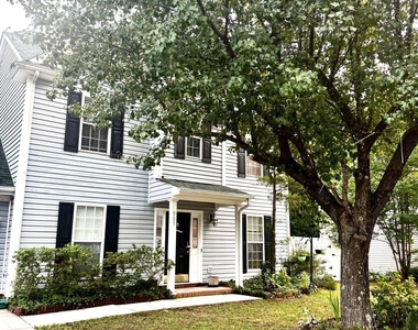 905 Sanderson Drive - Photo Thumbnail 2