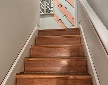 905 Sanderson Drive - Photo Thumbnail 10