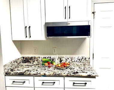 905 Sanderson Drive - Photo Thumbnail 7