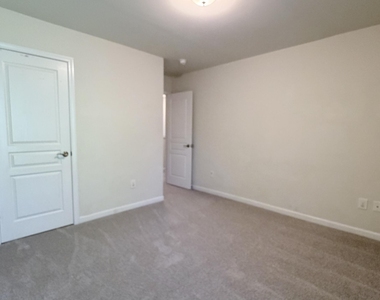 117 Inisfree Place - Photo Thumbnail 11