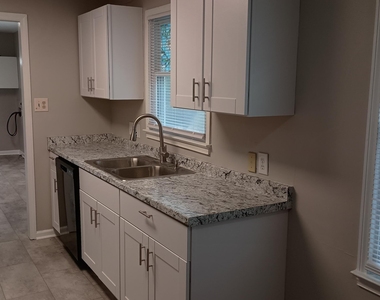 102 S Tunstall Avenue - Photo Thumbnail 5