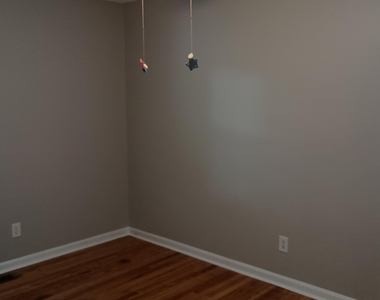 102 S Tunstall Avenue - Photo Thumbnail 16