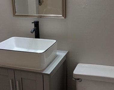 102 S Tunstall Avenue - Photo Thumbnail 10