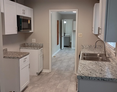 102 S Tunstall Avenue - Photo Thumbnail 6