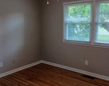 102 S Tunstall Avenue - Photo Thumbnail 17